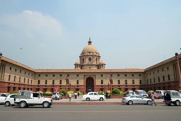 Non-Payment Of Dues Civil In Nature: Supreme Court Quashes Cheating Case, Warns Against Misusing Criminal Law